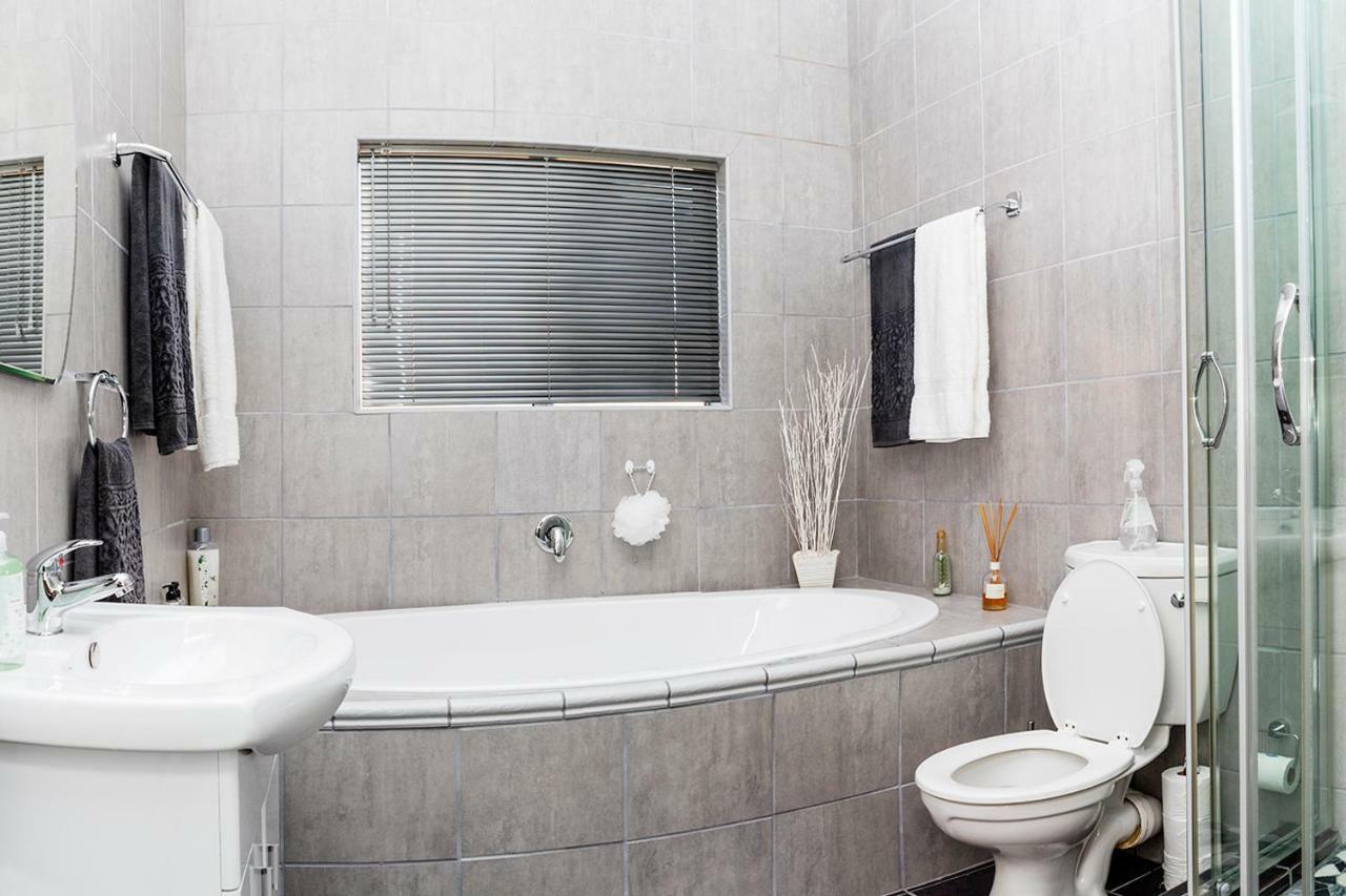 Settle Inn Self Catering Accommodation Колчестър Екстериор снимка