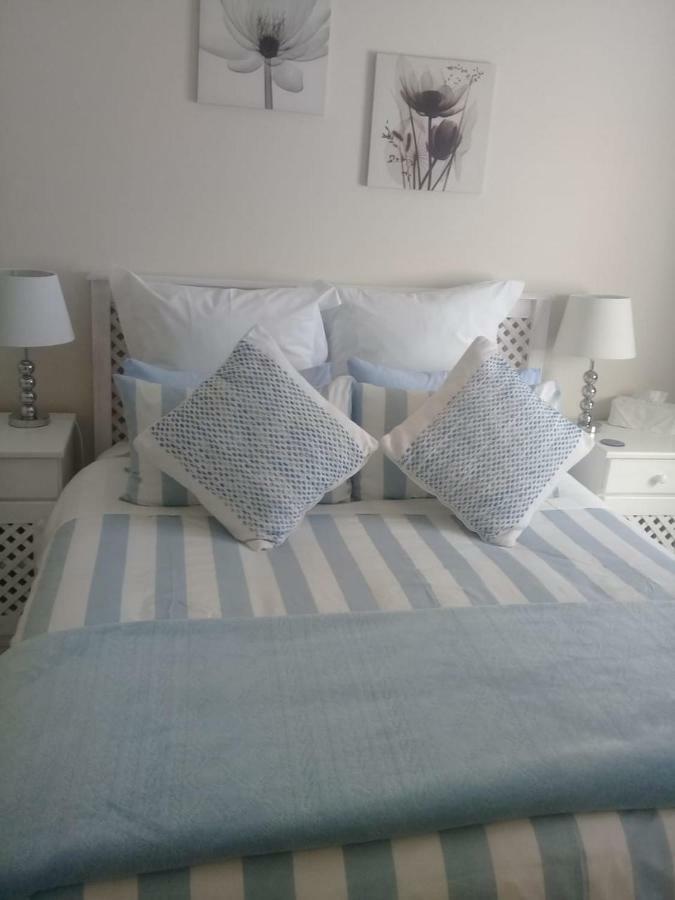 Settle Inn Self Catering Accommodation Колчестър Екстериор снимка